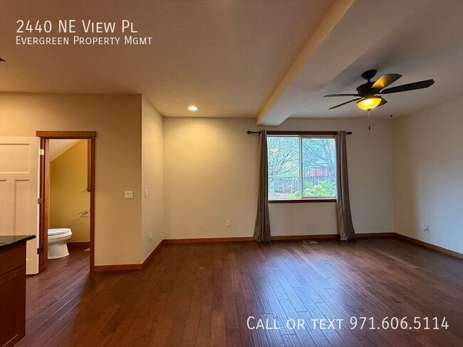 Building Photo - 2440 NE View Pl