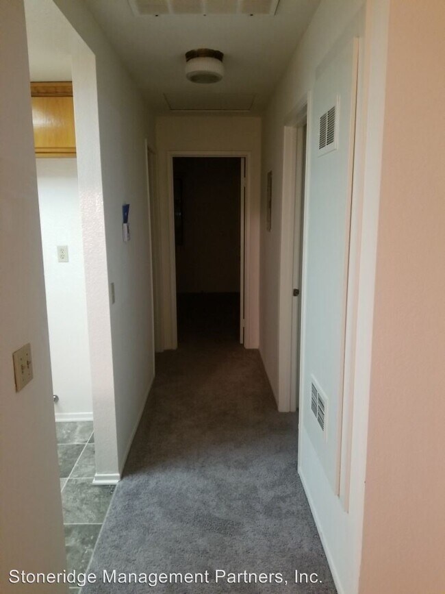 Building Photo - 3930-3940 W Valencia Dr