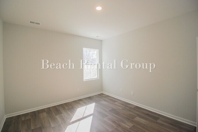 Building Photo - Gorgeous End Unit in Myrtle Beach