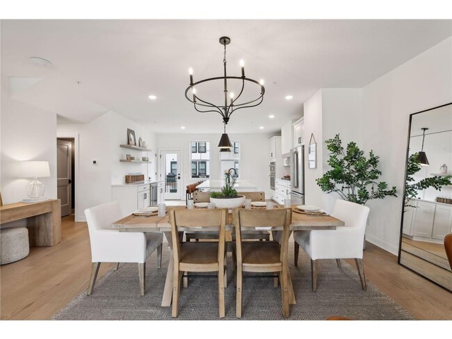 Building Photo - 870 Mount Curve Blvd