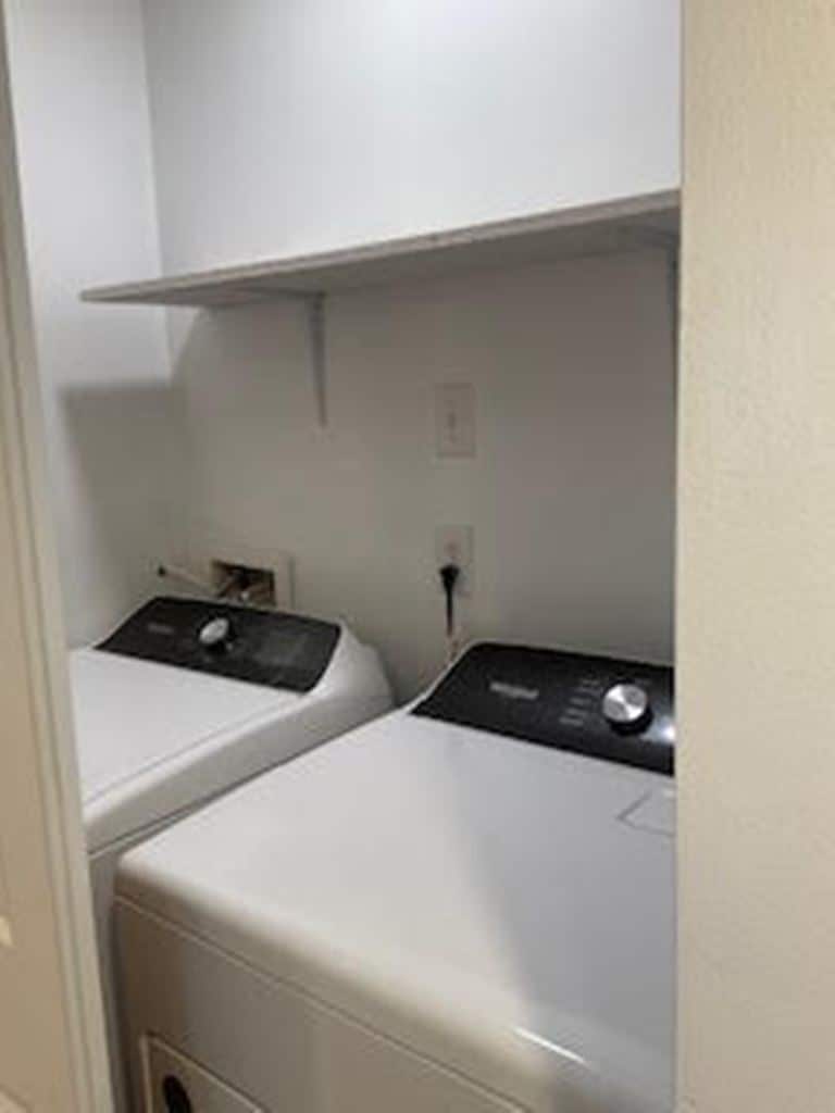 Building Photo - 1019 Woodland Vlg