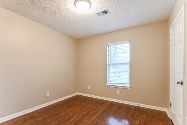 Building Photo - 5819 Waverly Dr