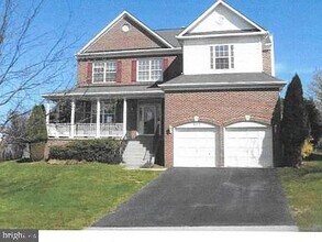 Building Photo - 603 Bluff Ct NE