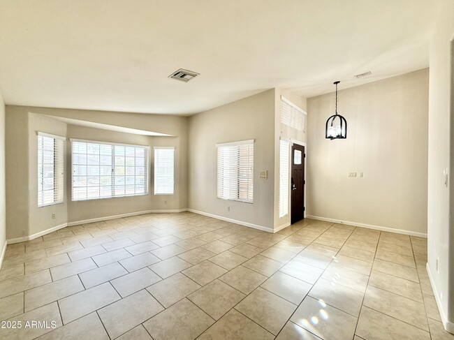 Building Photo - 2718 E Bighorn Ave