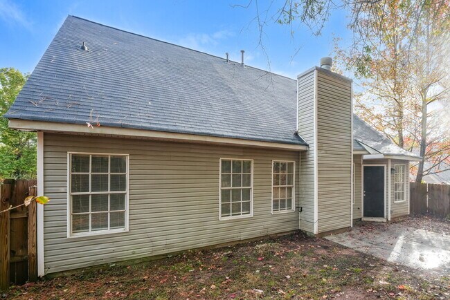 Building Photo - 871 Louisa Ln