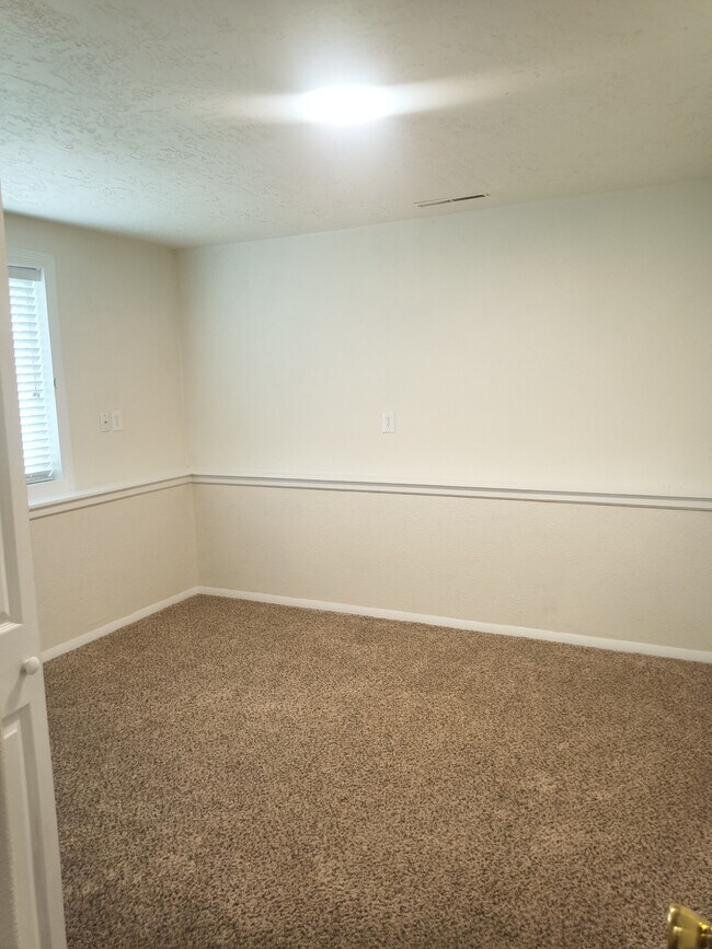 Building Photo - 9658 W Heather Rd