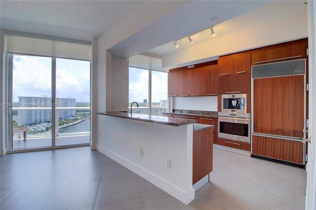 Building Photo - 15901 Collins Ave