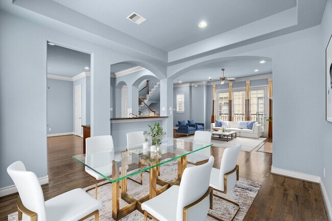 Building Photo - 2820 Sherwin St