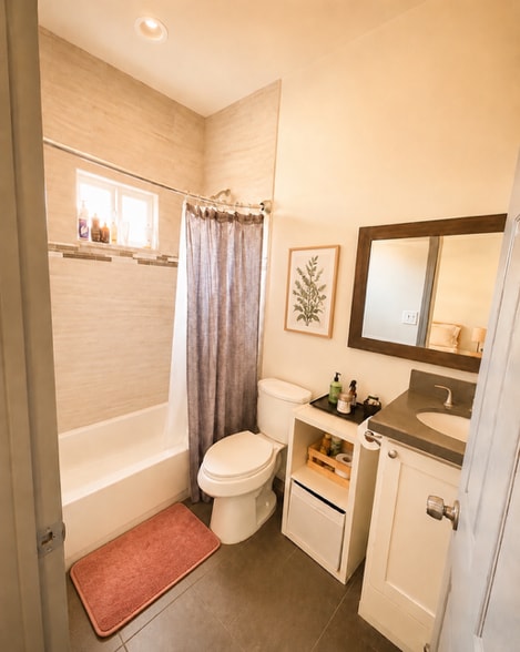 Bathroom - 4540 Huntington Dr N