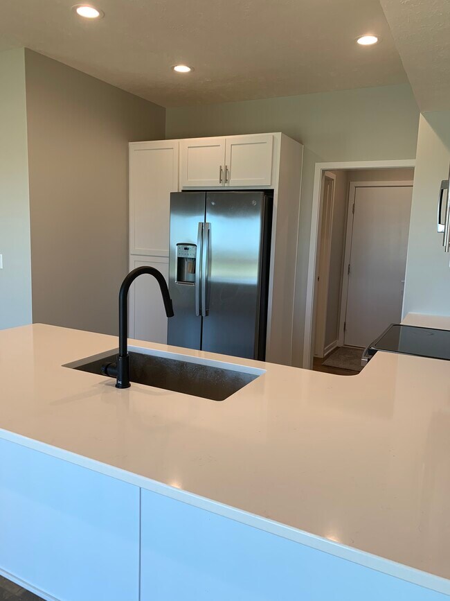 Building Photo - 5043 W Amarillo Dr