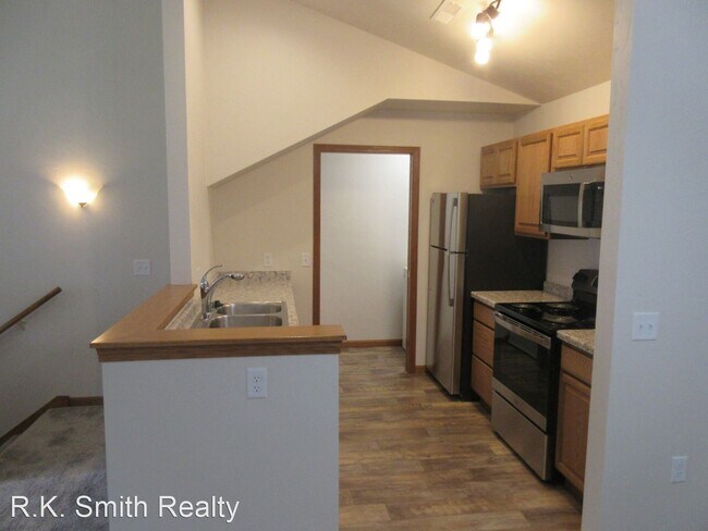 Building Photo - 553 W Sunset Dr