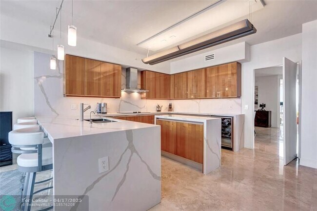 Building Photo - 333 Las Olas Way