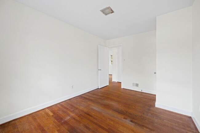 Building Photo - Stratford Hills Brick Ranch