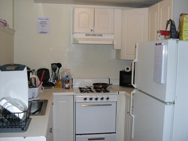 Building Photo - 120 Riverway St