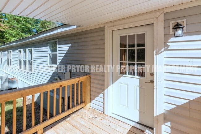 Building Photo - 1108 Shady Ln