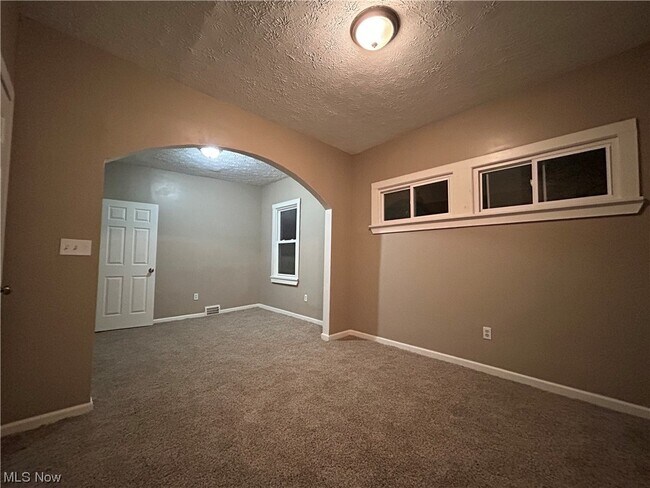 Building Photo - 3415 Altamont Rd