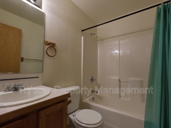 Building Photo - 950 52nd Ave Ct