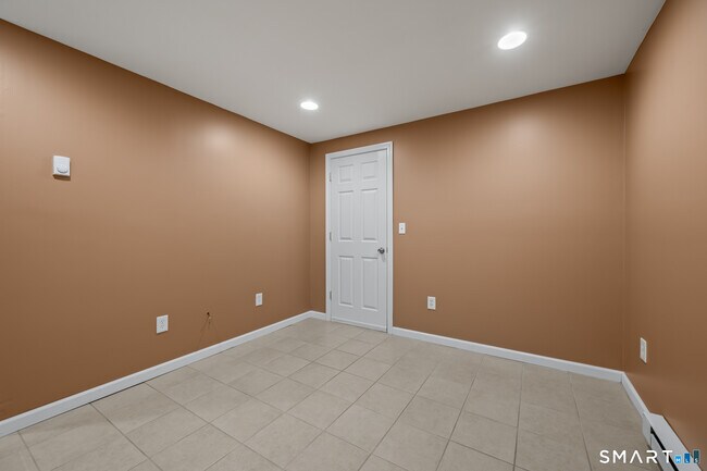 Building Photo - 92 Cynthia Ln