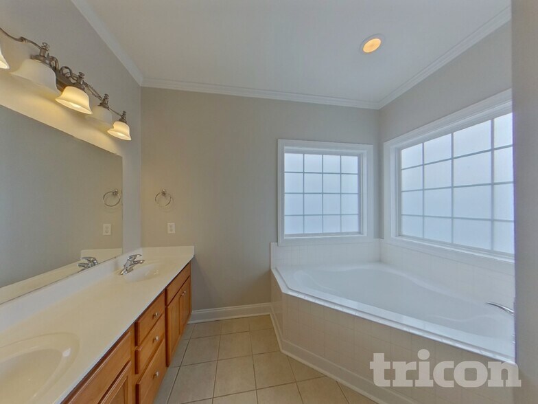 Building Photo - 167 Tanners Mill Rd