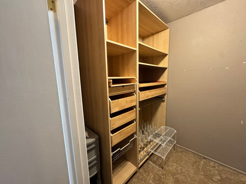 Building Photo - 6907 E Flossmoor Ave