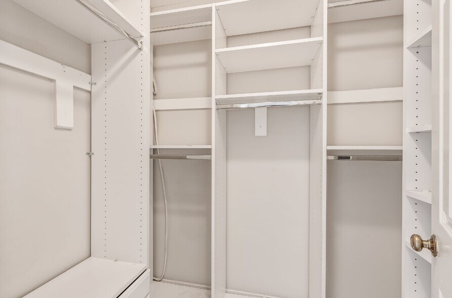 Building Photo - 7385 Hidden Knolls Ct