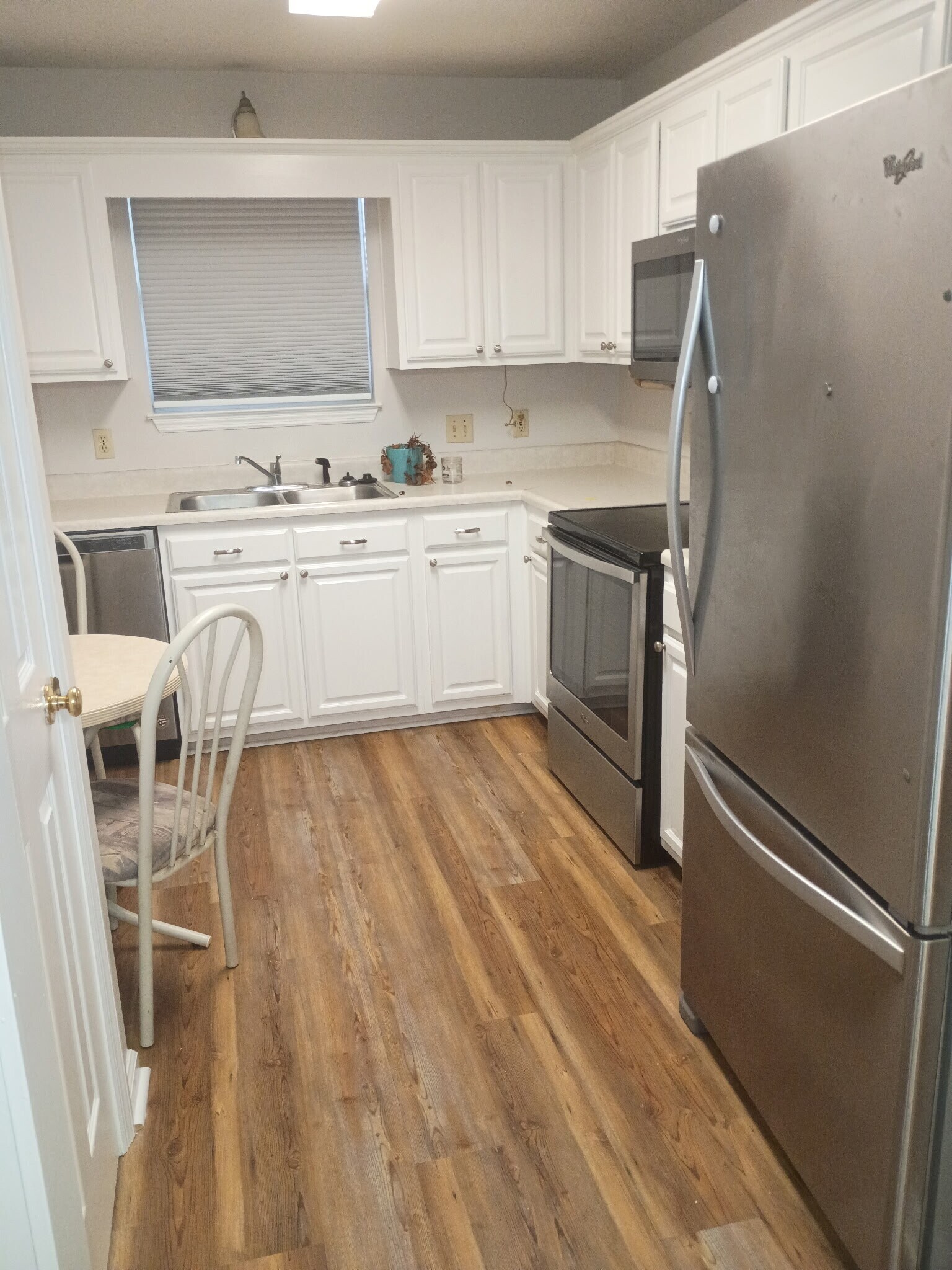 Building Photo - 211 Edgewater Rd