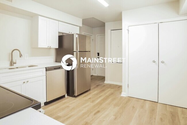 Building Photo - 5 Bedroom Pet-Friendly Home in Winston-Salem, NC with Main Street Renewal