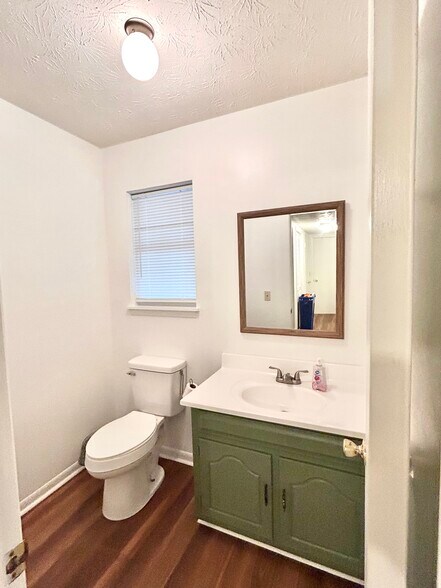 Building Photo - 226 Highland Park Dr