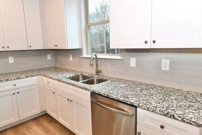 Building Photo - 229 Hellen Vly Dr