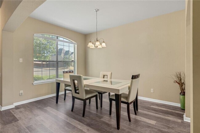 Building Photo - 3418 Castleton Dr