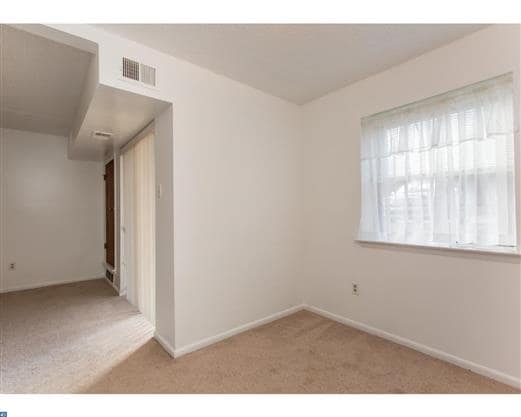 Building Photo - 3301 Valley Dr
