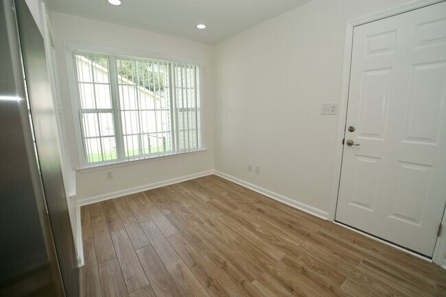 Building Photo - 210 Hayden Pl