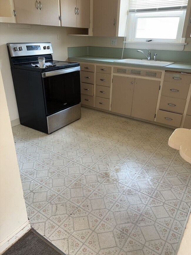 Building Photo - Charming Lower Rattlesnake Home