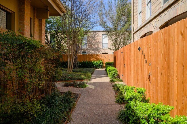 Building Photo - 4633 Wild Indigo St