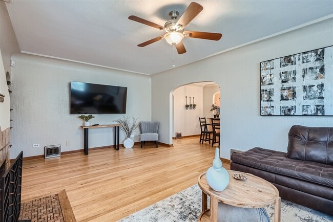 Building Photo - 695 Ash St.