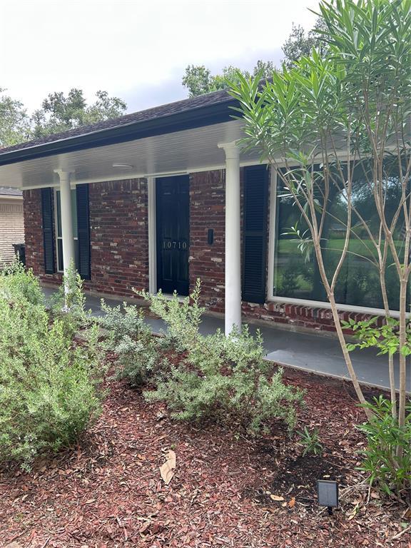 Building Photo - 10710 Chimney Rock Rd