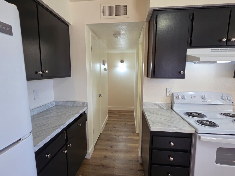 Building Photo - 4264 N Bengston Ave