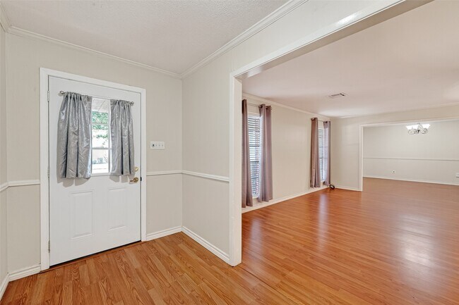 Building Photo - 2319 Blue Willow Dr