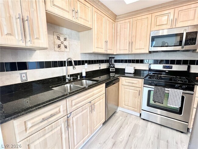 Building Photo - 210 E Flamingo Rd