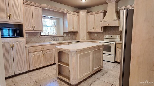 Building Photo - 20 San Rodrigo