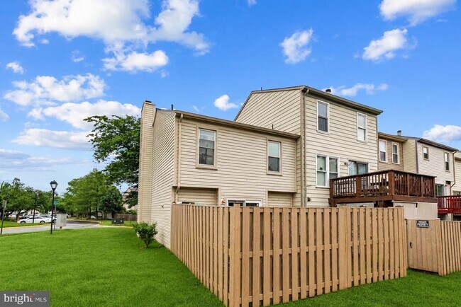 Building Photo - 7302 Rokeby Dr