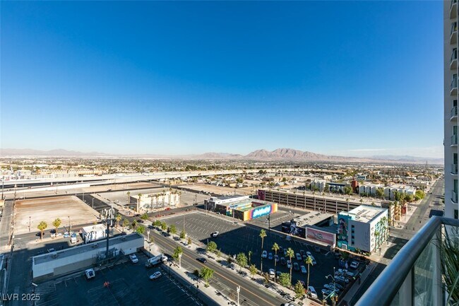 Building Photo - 150 S Las Vegas Blvd