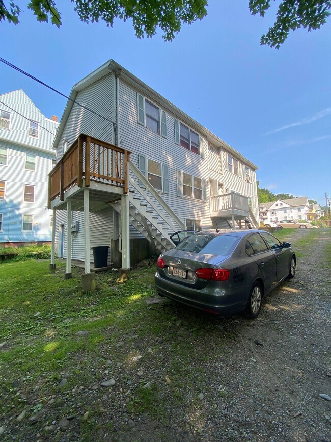 Building Photo - 1341 Main St