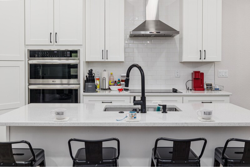 Building Photo - 550 Battle Ave