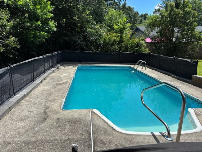 Building Photo - Welcome to this 1,692 sq ft Columbus, GA home offering 3 bedrooms and 1.5 bathrooms