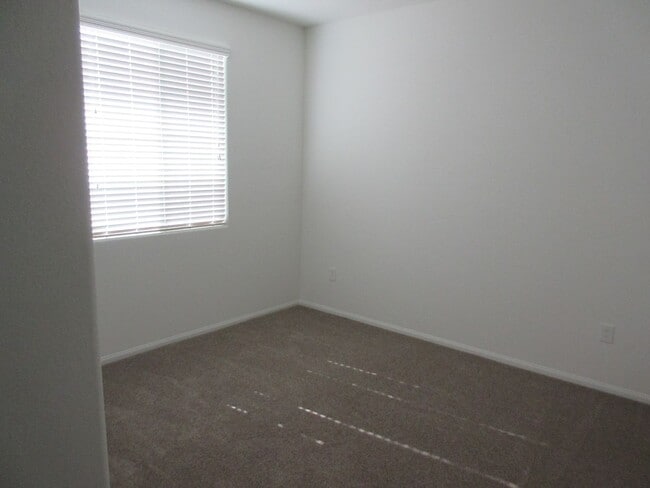 Building Photo - Brand new Beautiful 3bed 2bath townhome