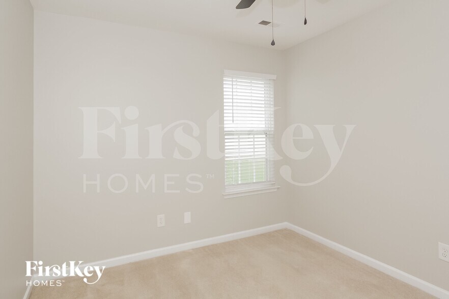 Building Photo - 109 Egerton Dr