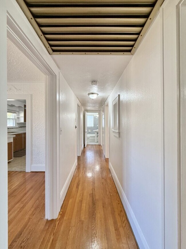 Building Photo - 1013 23rd St W