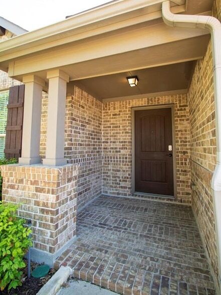 Building Photo - 417 Hackberry Dr