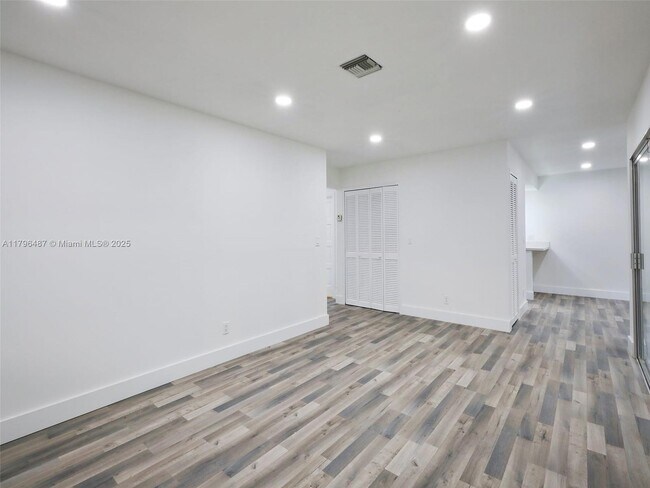 Building Photo - 1901 Coquina Way